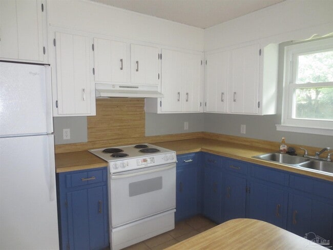 Building Photo - 1330 El Sereno Pl