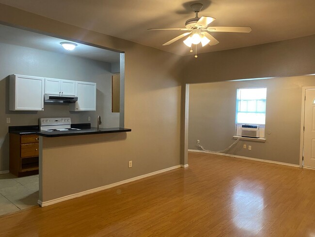 Photo - Large 2-Bedroom Near I-10 & Culebra Apartment