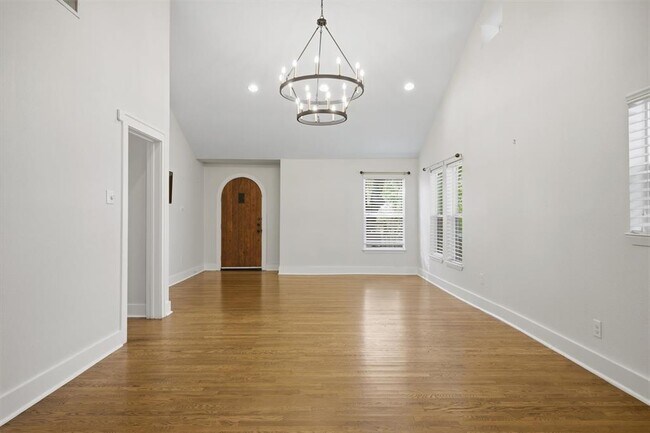 Foto del edificio - 2814 Oak Springs Dr