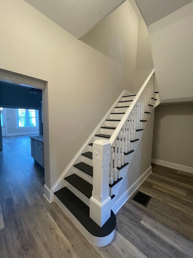 Building Photo - 1213 Bates Ave