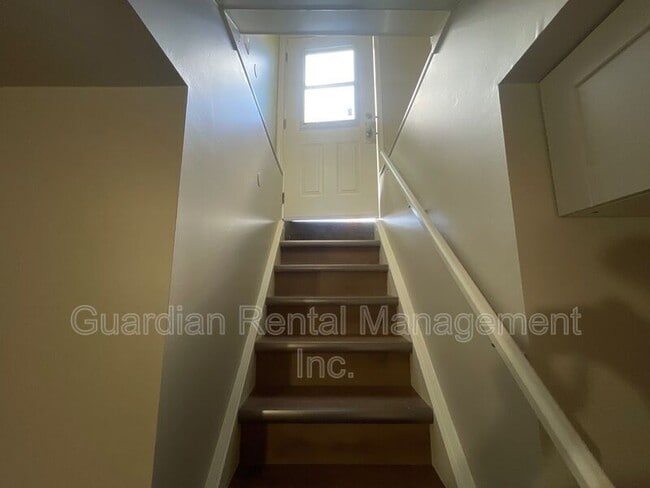 Building Photo - 404 Ambrose St
