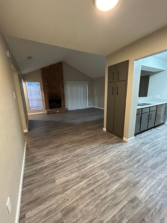 Foto del edificio - Edens Properties 4 (7002 Ivory Key Ct)