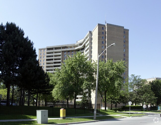 73 Hill Blvd, Toronto, ON M9R 4B2 Apartments 73