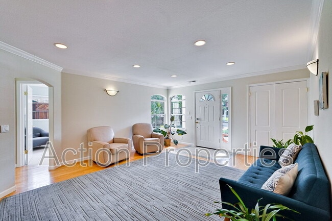 Building Photo - 76 Mercy St