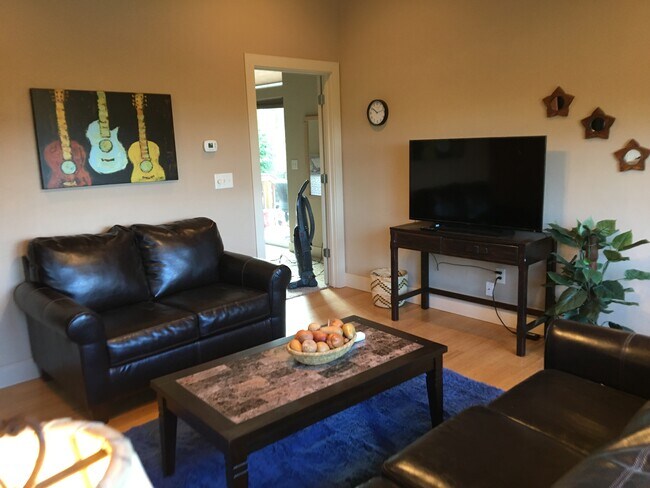 living room - 5348 W Hill Rd