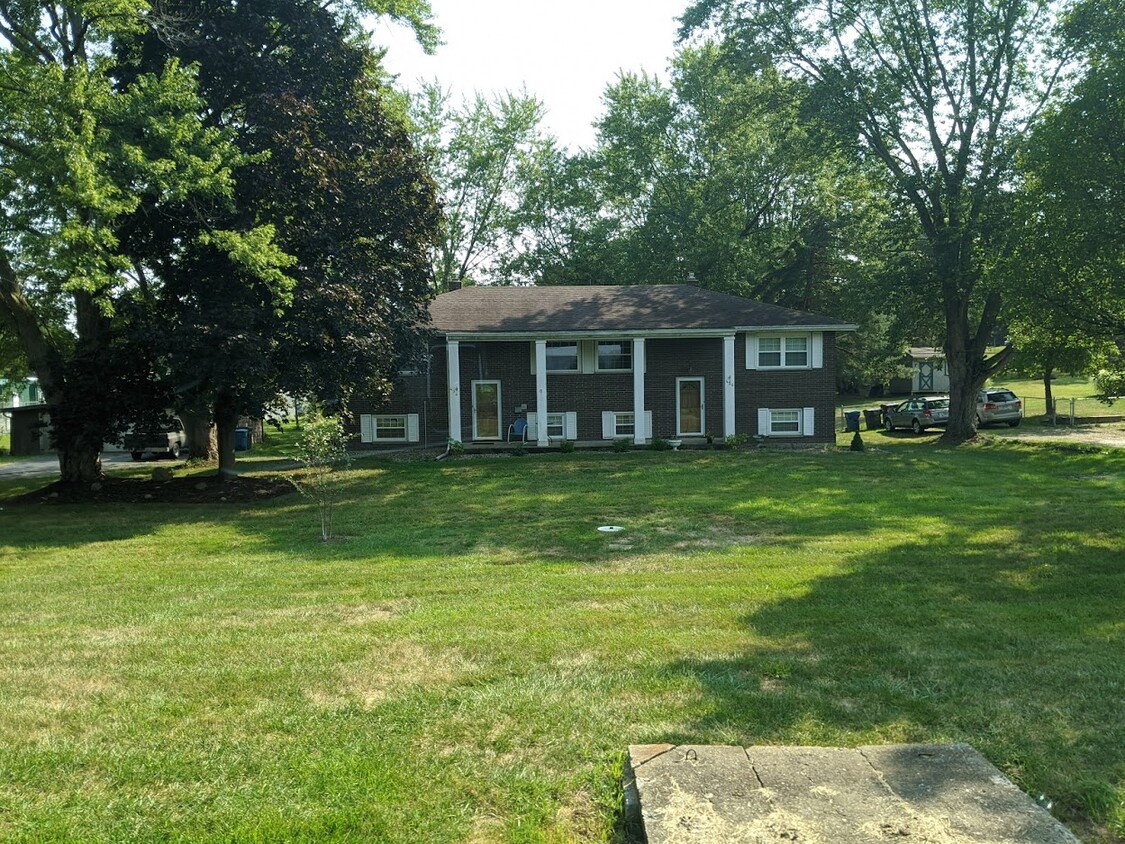 Right Side Unit - 436 W Caston Rd