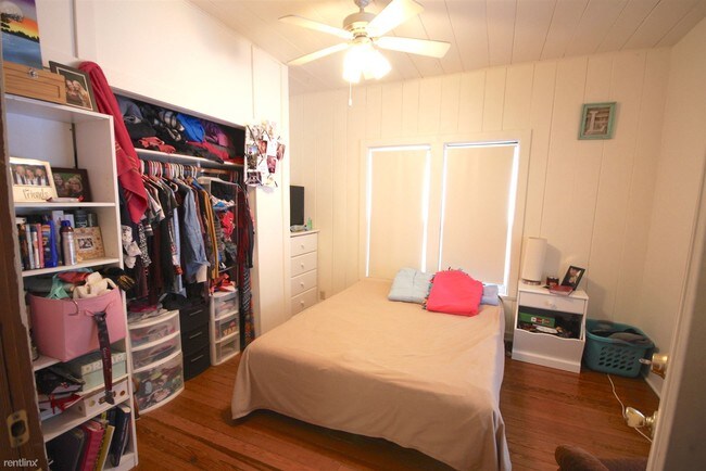 Foto del edificio - 4 br, 1.5 bath House - 1418 Merrill St