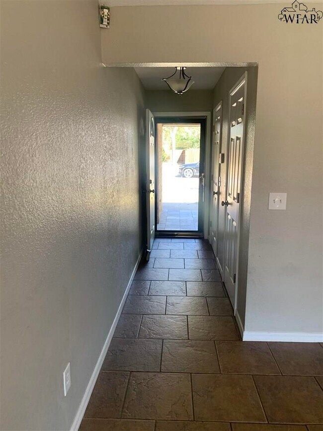 Foto del edificio - 4801 Lindale Dr