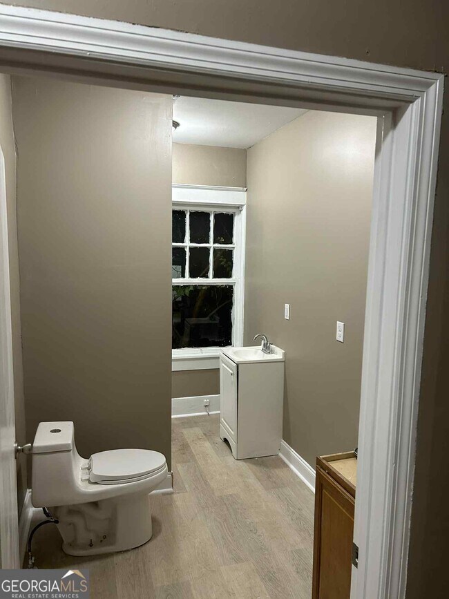 Building Photo - 1049 Birch St