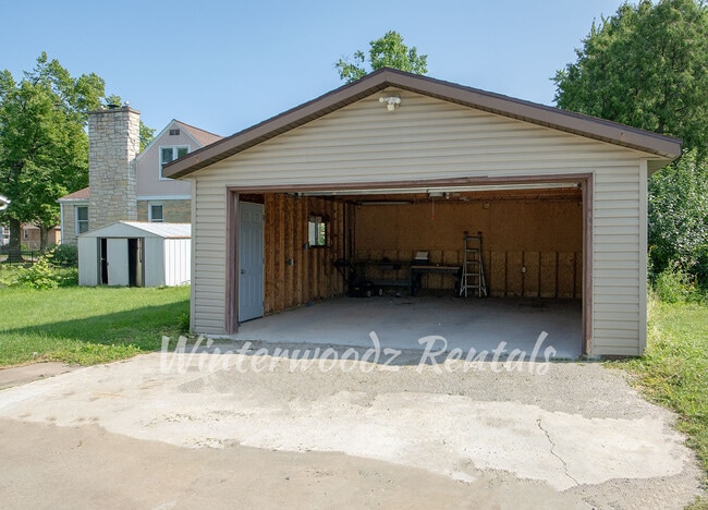 Building Photo - 1405 Emilie St
