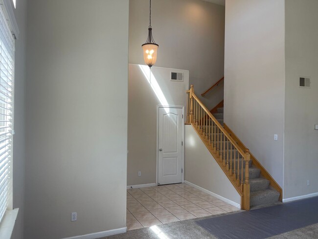 Building Photo - 2733 Sunflower Cir