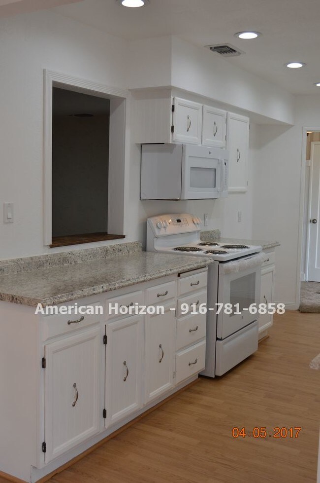 Building Photo - LEASED--Three bedroom cottage in Sacramento