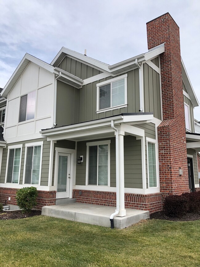 Building Photo - 757 E Oakhampton Dr