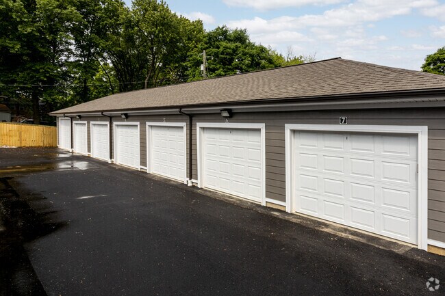 Estacionamiento cubierto. - St. James Place - 1/2 Off First and Last Month's Rent!