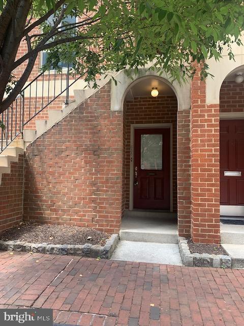Building Photo - 638 S Charles St