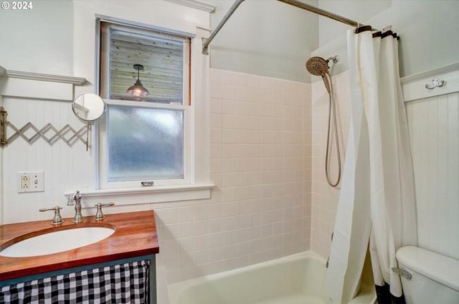 Building Photo - 4326 NE 16th Ave