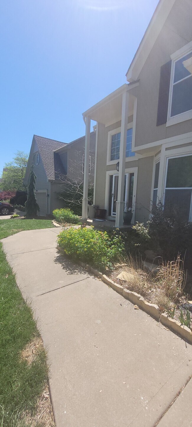 Building Photo - Fruitfully ready for your move in!