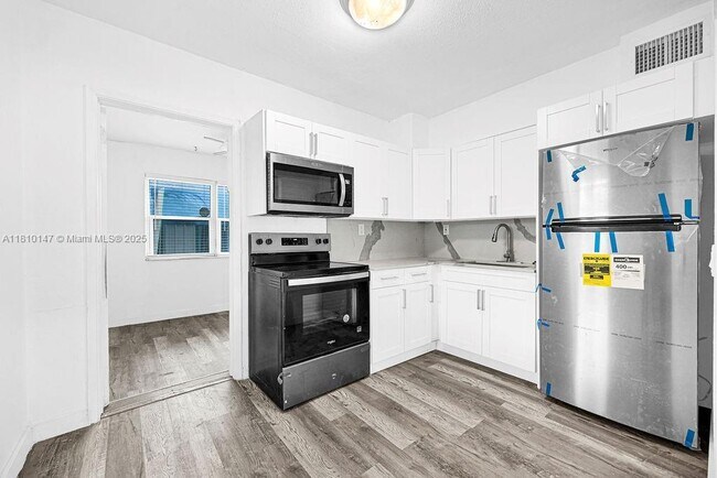Building Photo - 4109 SW 23rd St
