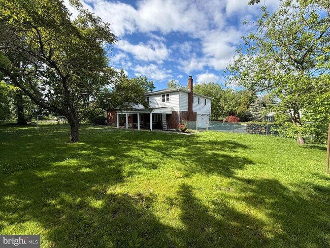 Foto del edificio - 806 Warfield Ln