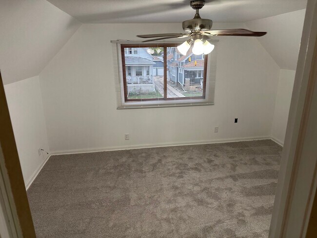 Foto del edificio - 3828 E Underwood Ave