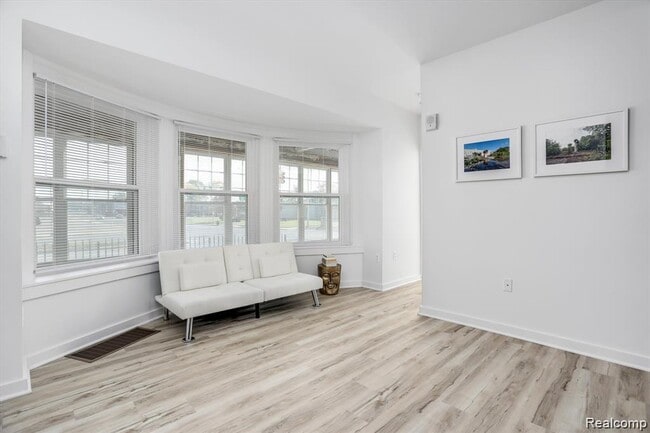 Building Photo - 799 E Grand Blvd