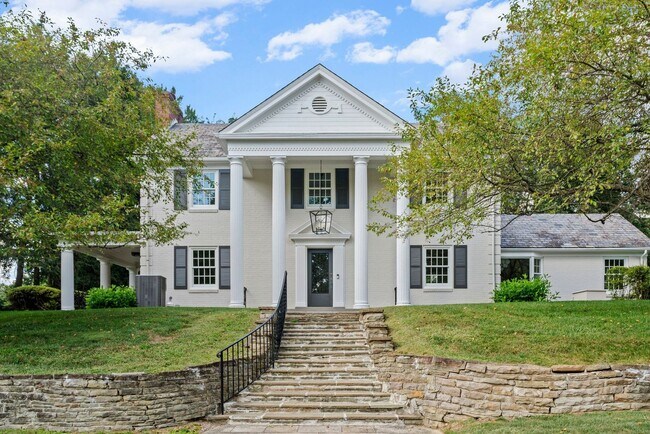 Foto del edificio - Elegant Fox Chapel 4-Bedroom, 3.5-Bath Home