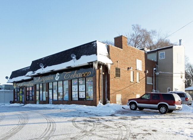 Primary Photo - 120 S Larkin Ave