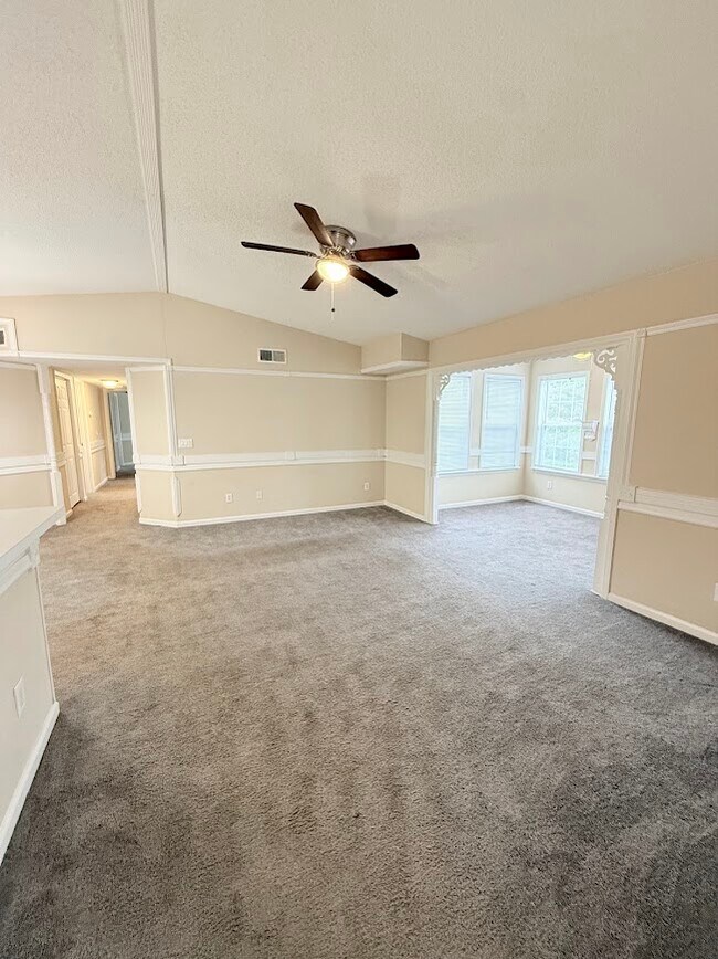 Foto del edificio - 8558 Hopkins Cir