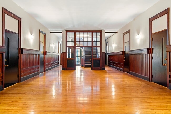 Interior Photo - The Varnum