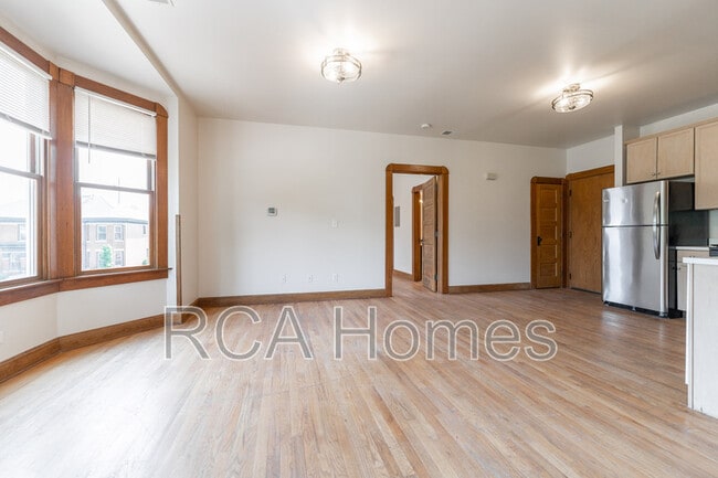 Building Photo - 243 E 11th St