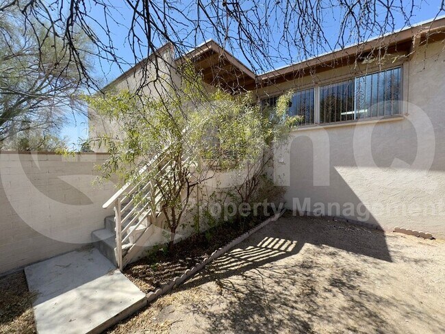 Building Photo - 8915 E Wes Pl