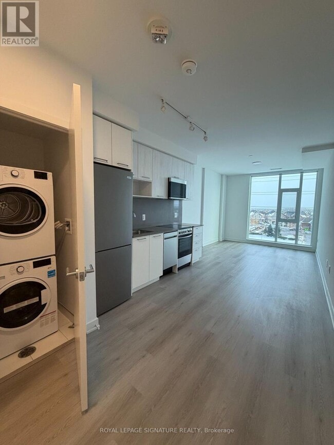 Building Photo - 40 Lagerfeld Dr