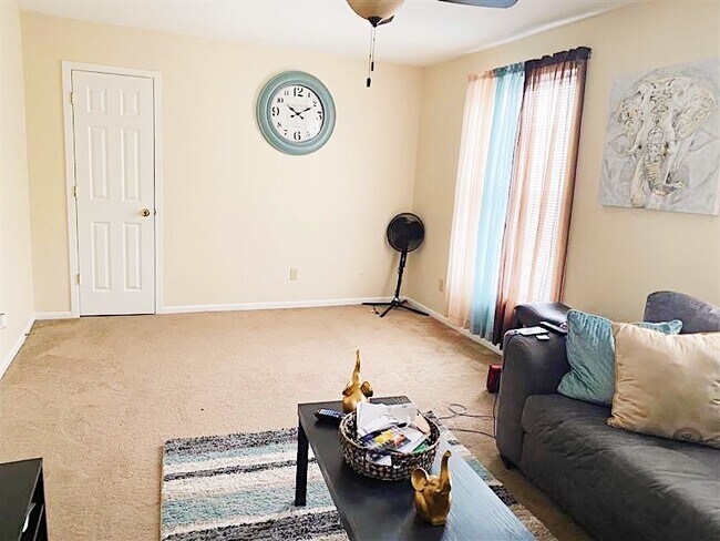 Building Photo - Lovely Racine Upper Unit by Lake View Park