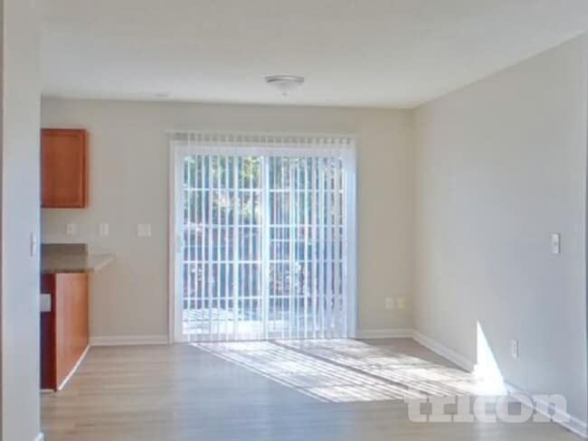 Building Photo - 6 Alderwood Ct