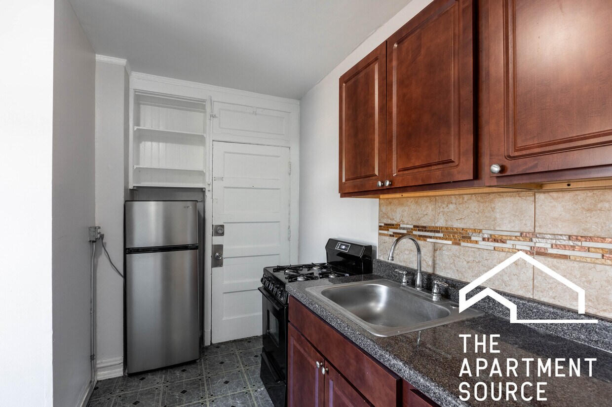 Foto principal - 3263 W Wrightwood Ave