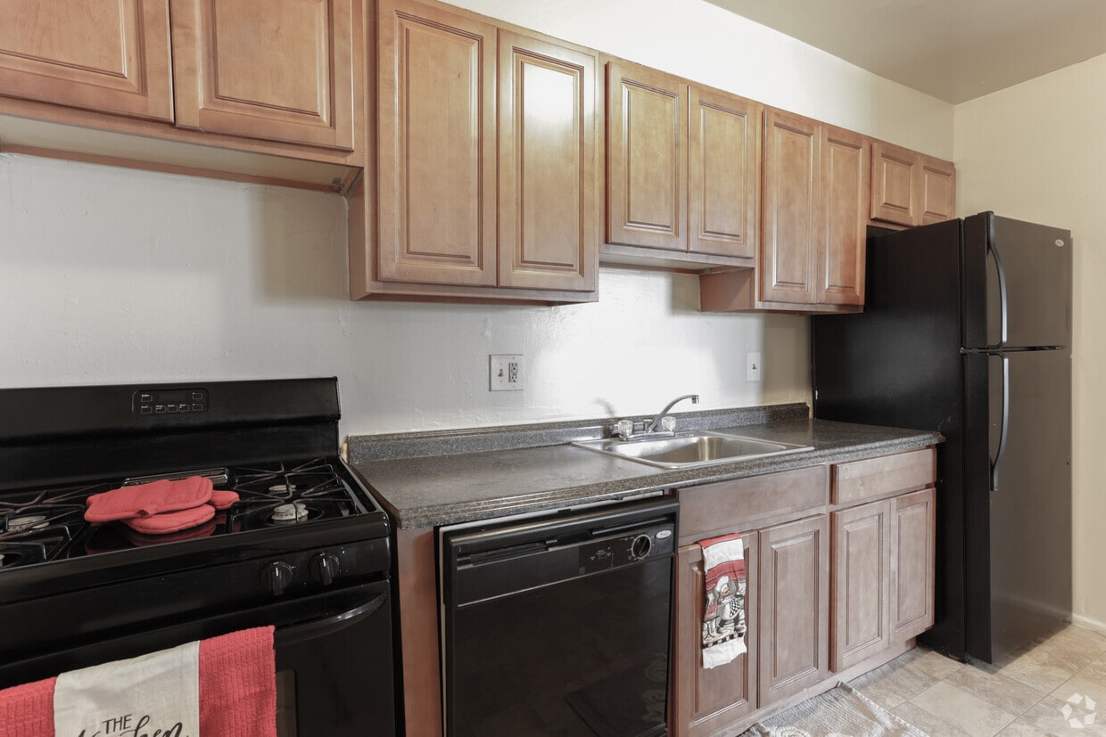 Primary Photo - Forest Hill Apartments