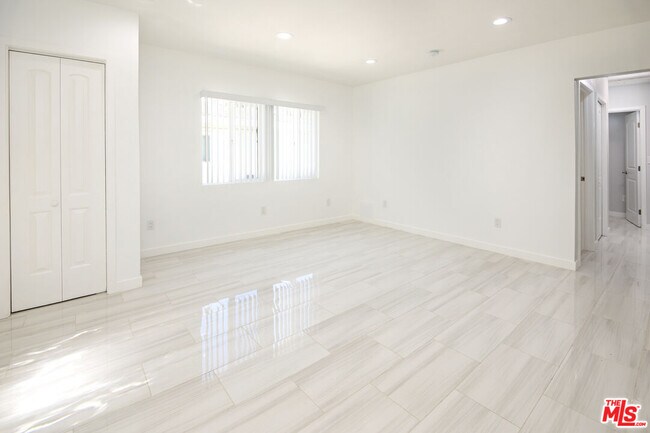 Foto del edificio - 4564 W Broadway