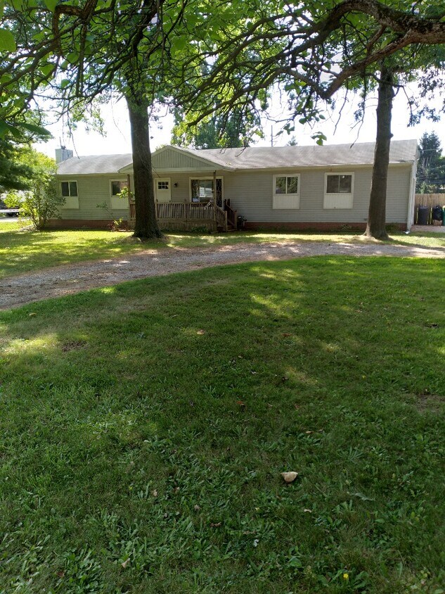 34001 Edmonton St, Farmington Hills, MI 48335 House Rental in