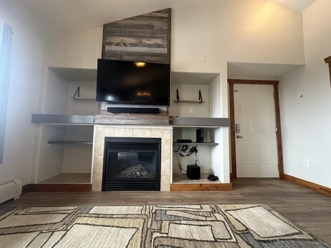 Primary Photo - 3305 Columbine Dr