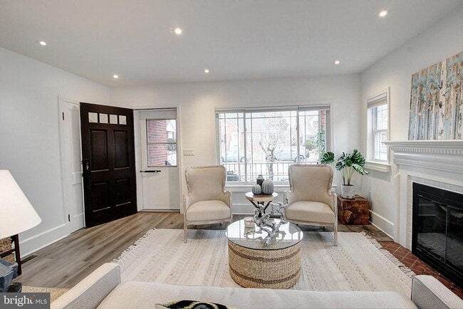 Building Photo - 102 Frederick Ave