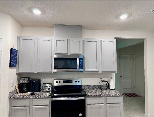 Building Photo - Nearly New 4-bedroom Sanford Home minutes ...