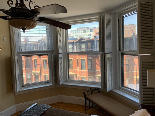 Building Photo - 40 Hereford St