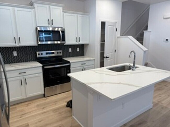 Building Photo - Stunning New Build Townhome in Denver 3 Bed 2.5 Bath 1,514 Sq. Ft.