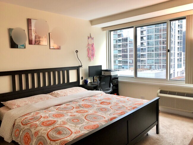 Master Bedroom - 211 E Ohio St