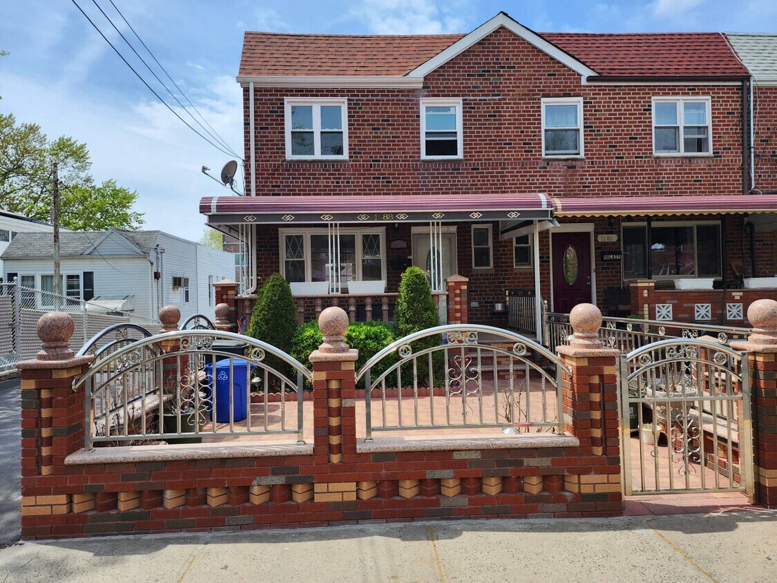 Primary Photo - 1688 E 55th St