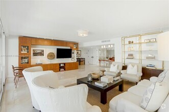 Building Photo - 3 Grove Isle Dr