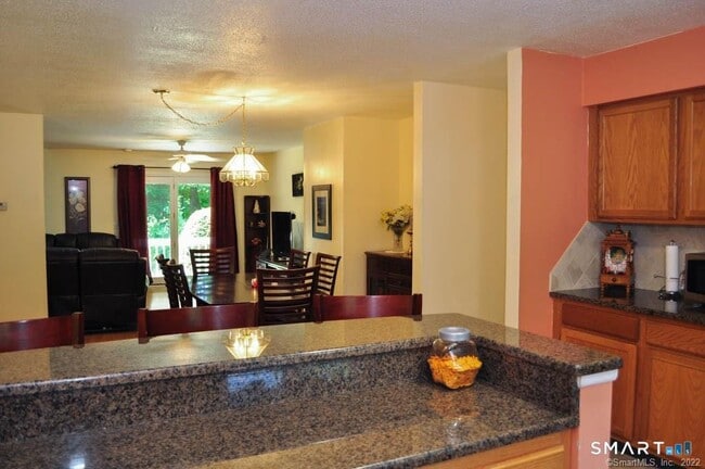 Building Photo - 605 Sandstone Dr