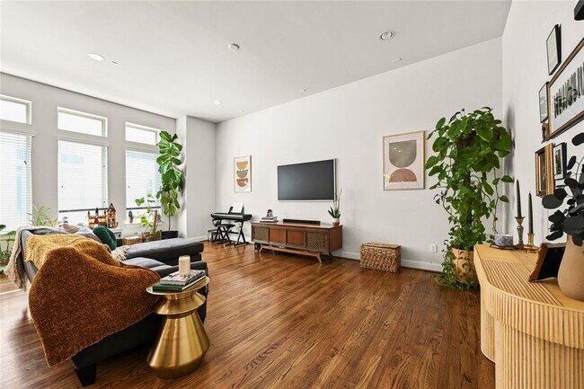 Foto del edificio - 1215 W 25th St