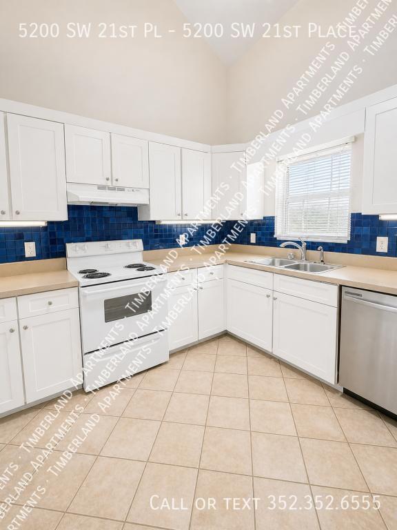 Building Photo - 5200 SW 21st Pl