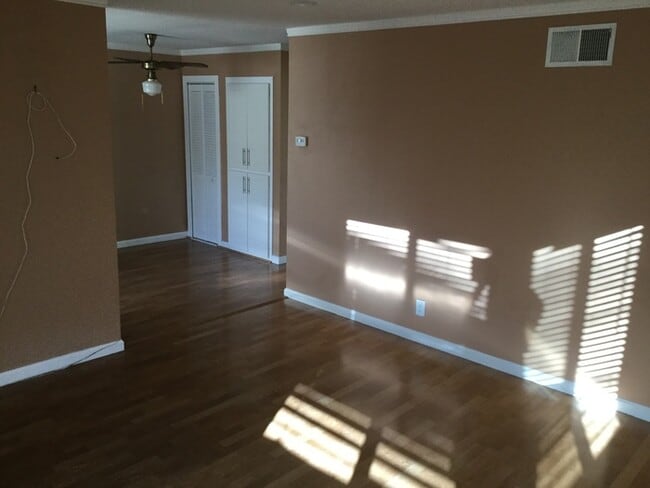 Building Photo - Super cute 1 Bedroom 1 bath Condo Available